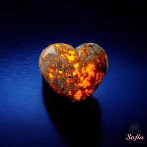 Yooperlite Heart Tumbles - UV Reactive Flame Puffy Heart Gemstone - Emberlite Crystal Decoration Mineral Specimen Pocket Stone Worry Stone