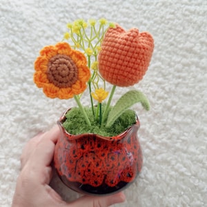 Maceta de ganchillo / Arreglo de girasoles y tulipanes hecho a mano / Decoración otoñal para el hogar / Regalo de Acción de Gracias / Centro de mesa otoñal / Flor eterna