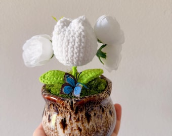 Handmade White Crochet Flower Arrangement in Ceramic Vase, Everlasting Wedding Floral Decor, Unique Housewarming Gift, Handmade Home Decor