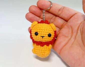 Handmade Crochet Lion Keychain, Kawaii Bag Charm for Backpack, Cute Amigurumi Animal Keyring, Football Spirit Gift, Best Friend Unique Gift