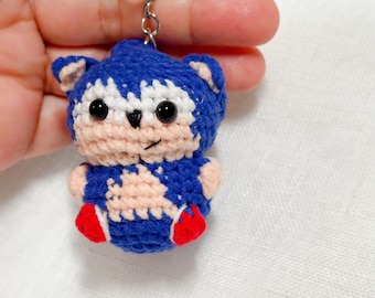 Handmade Crochet Blue Hedgehog Keychain, Fast Video Game Hero Bag Charm, Gamer Gift, Amigurumi Cute Key Ring, Retro Geek Accessory