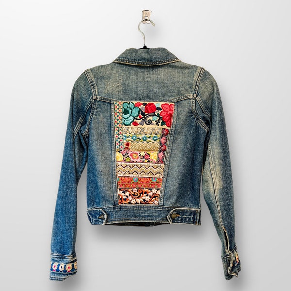 Veste en jean brodée Vêtements recyclés Veste en jean pour femme Veste en jean ornée Vêtements durables brodés Recyclé TP