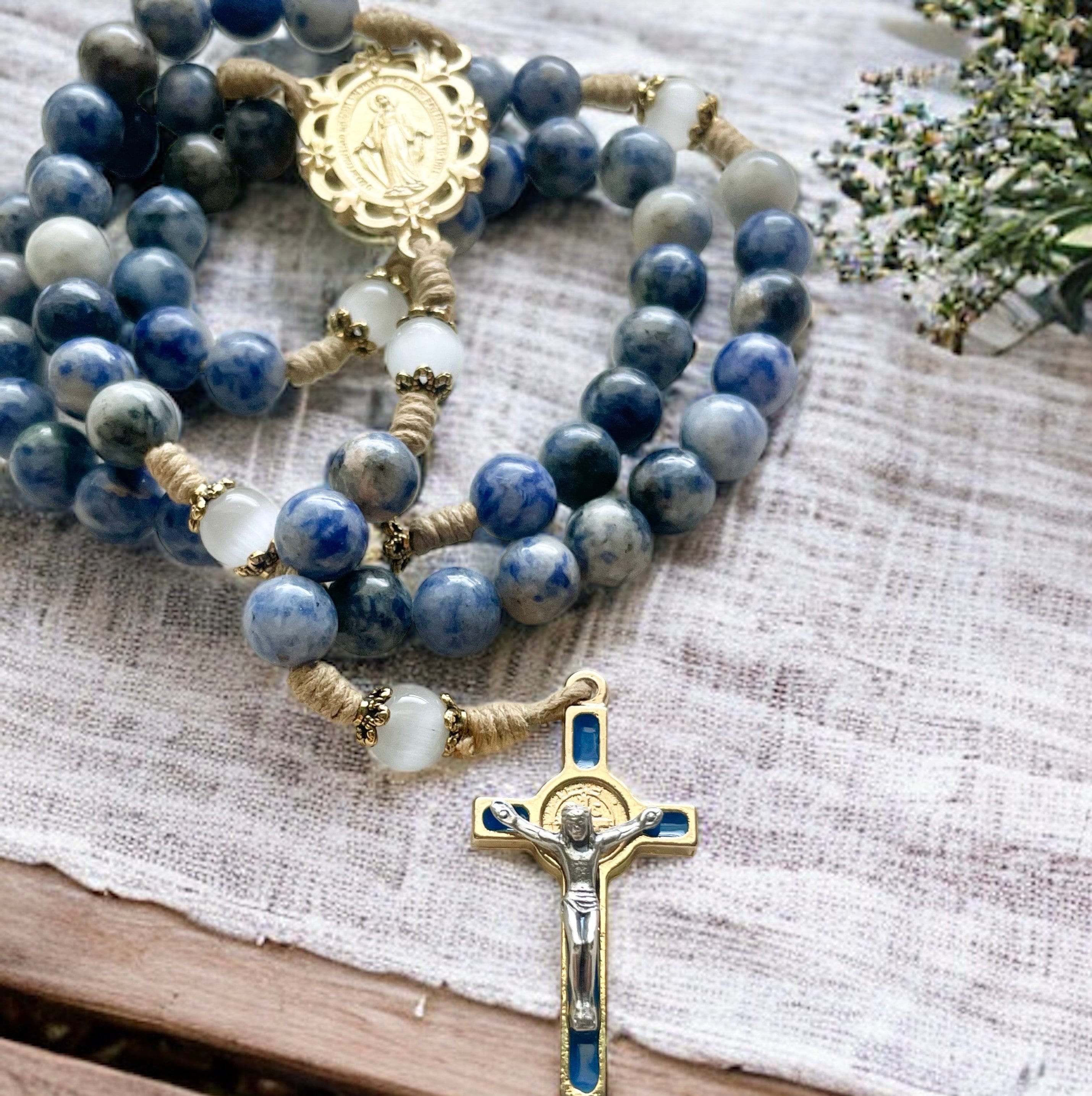 Wundertätiger Rosenkranz mit Medaille – handgefertigt mit blauen Steinperlen und strapazierfähiger Kordel – Gebet und Hingabe – Jesus, Maria und Josef, katholisches Geschenk zu Ostern