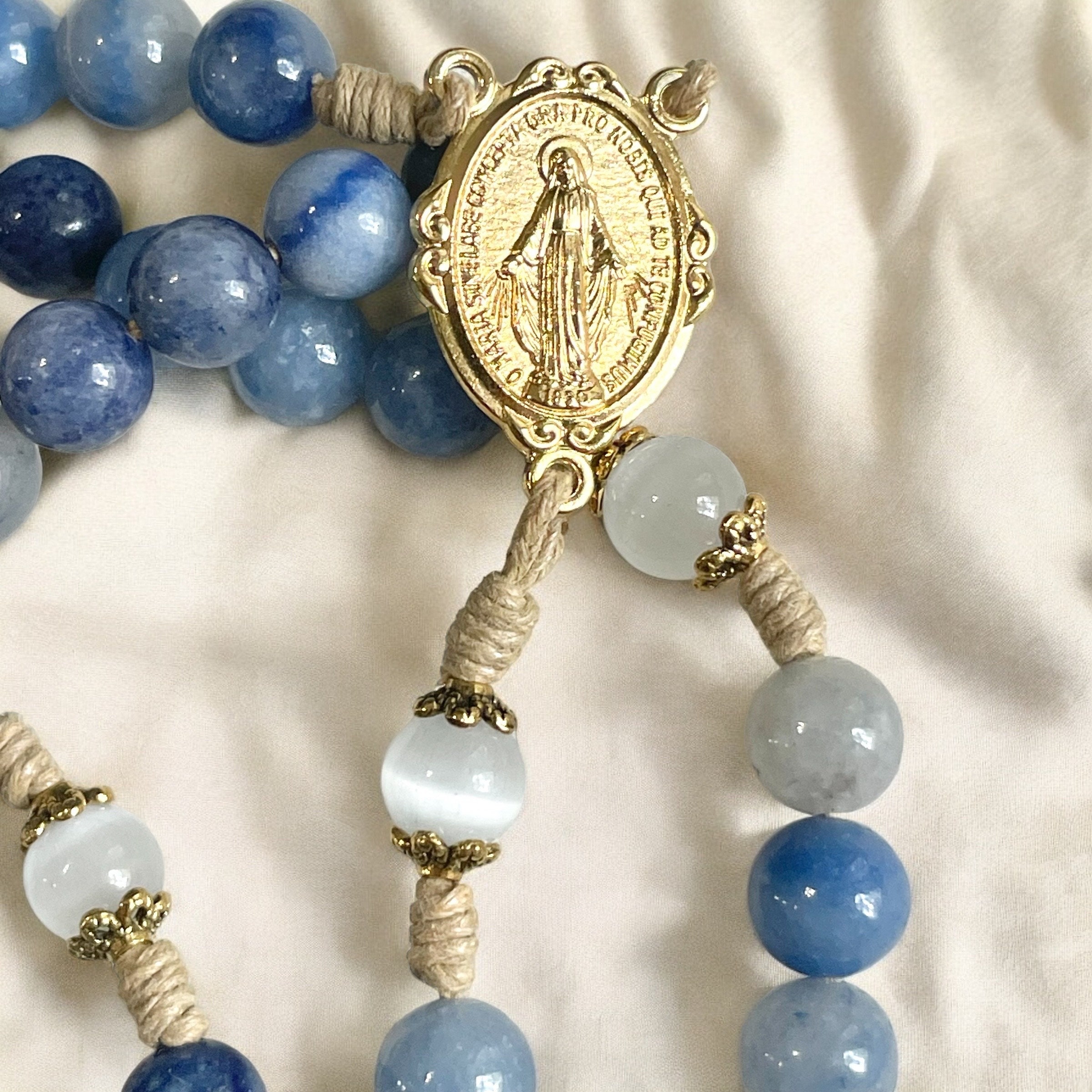 Wundertätiger Rosenkranz mit Medaille – handgefertigt mit blauen Steinperlen und strapazierfähiger Kordel – Gebet und Hingabe – Jesus, Maria und Josef, katholisches Geschenk zu Ostern