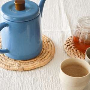 Woven Water Hyacinth Trivet for Kitchen Use Thai Heat Resistant Pot Mat with Handle