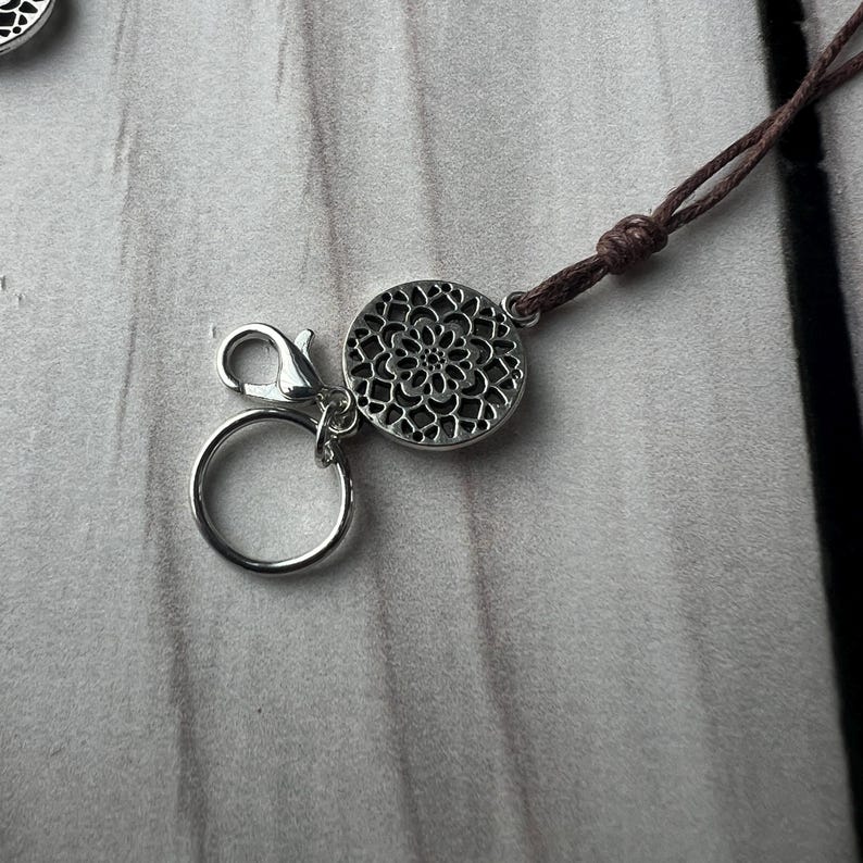 Secure and easy-to-attach lobster clasp and ring – designed for dreadlocks, braids, and loose hair