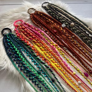 Handgemaakte dreadlock-haarelastiek: gevlochten kanekalon-scrunchie, boho-festivalaccessoire
