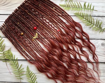 Rastas ombré de color rojo oxidado con puntas onduladas: rastas bohemias hechas a mano