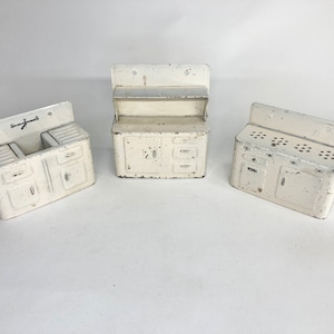 1930-40 Tin Toy Litho Kitchen Set