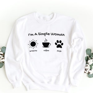 café svg. svg cómodo y acogedor. lindo svg, mujer simple svg, lindo diseño de sudadera de invierno. sudadera de invierno svg. perros de café al sol.
