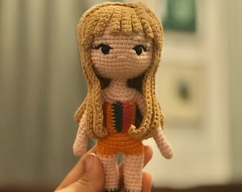 Modèle de poupée au crochet anti-héros Taylor Swift
