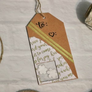 gold and white floral window gift tag