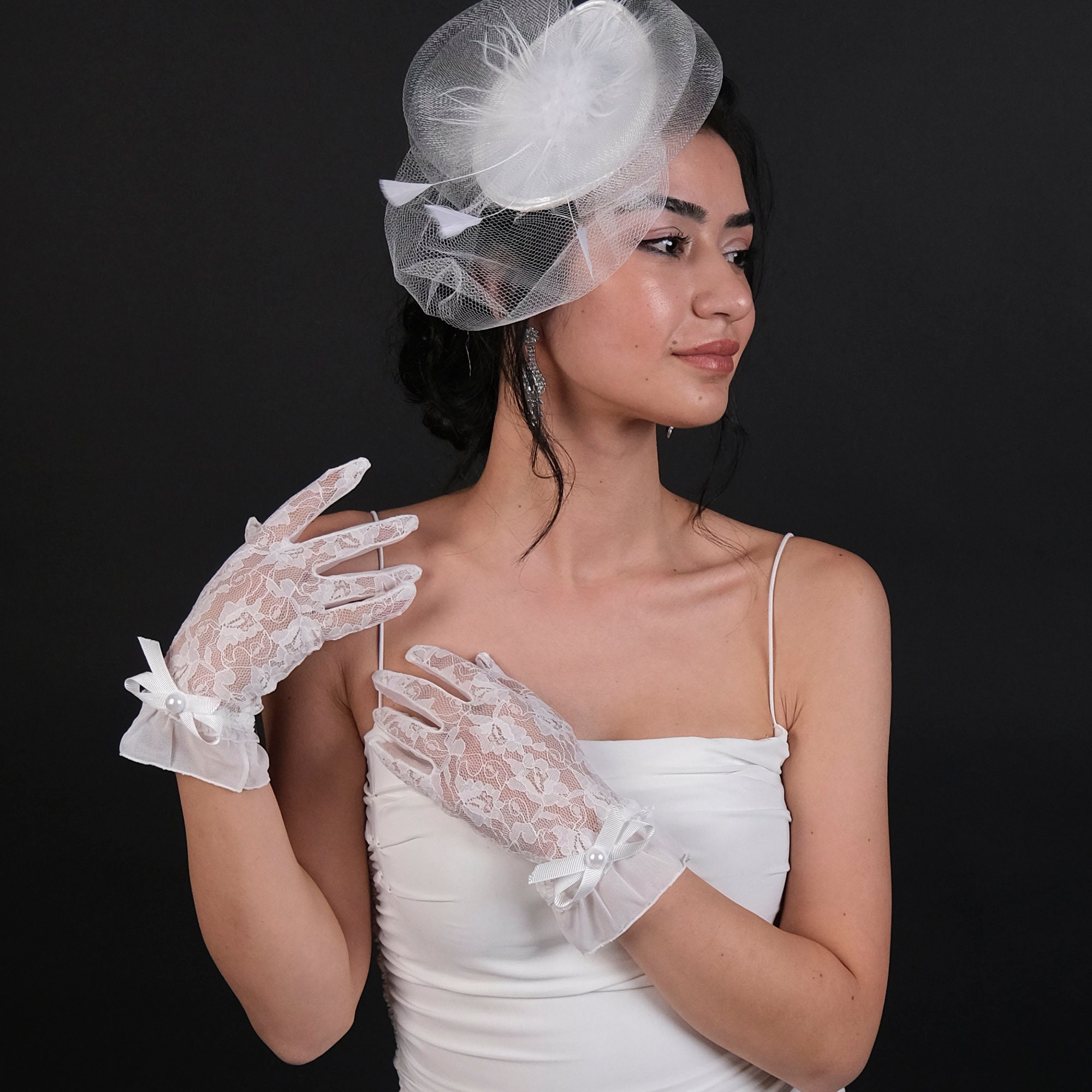Viel and gloves A Photo Guide to Bridal Gloves for the Modern Bride – One  main image 2