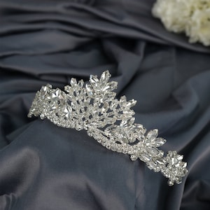 Crystal Tiara, Vintage Bridal Tiara, Bridal Wedding Tiara, Bridal Hair Accessory, Crystal Wedding Crown, Crystal Wedding Tiara, Crown