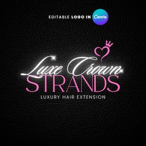 Puede incluir: Logotipo de "Luxe Crown Strands" sobre un fondo negro texturizado. El texto es en cursiva blanca con acentos rosas. Un gráfico de corona en forma de corazón está encima de la palabra "Strands".