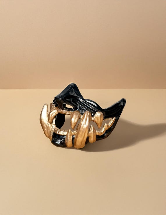 鬼の面 黒と金 角付き サムライデーモン日本の鬼マスク：黒と金の鬼、コスプレ仮面 - Etsy 日本