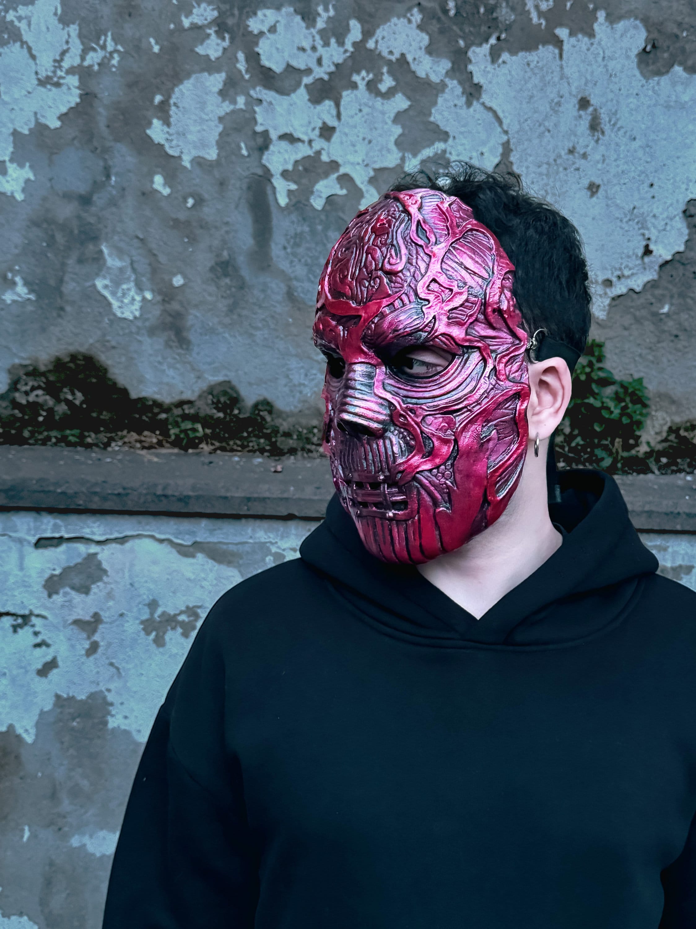 スリップノットのアレサンドロ・ベンチュレラ「Vman」マスク - 赤と黒