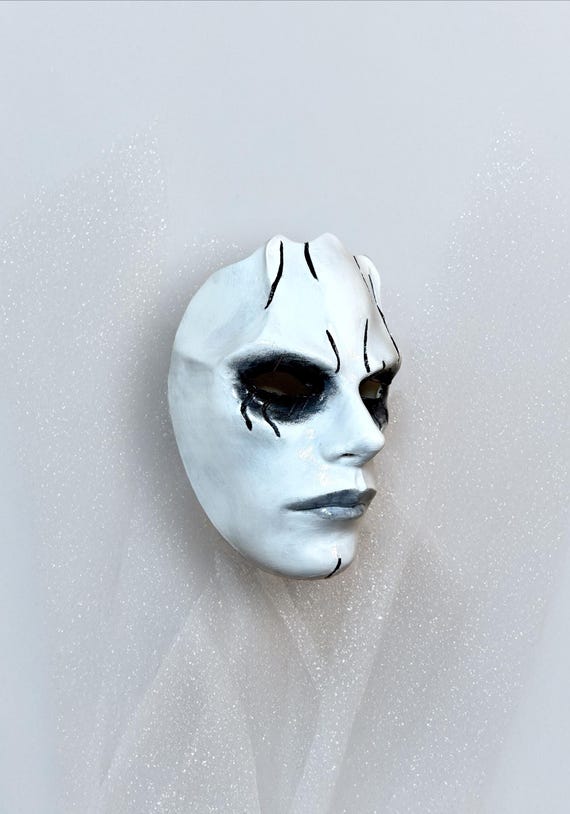 ゴシックベネチアンマスク：白い顔、黒い線、仮面舞踏会 - Etsy 日本