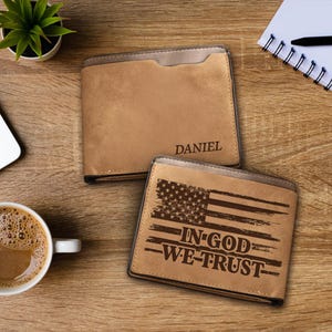 Cartera personalizada con la bandera estadounidense grabada "En Dios confiamos" - Cartera cristiana - Regalo de Jesús - Regalo para esposo - Regalo para novio