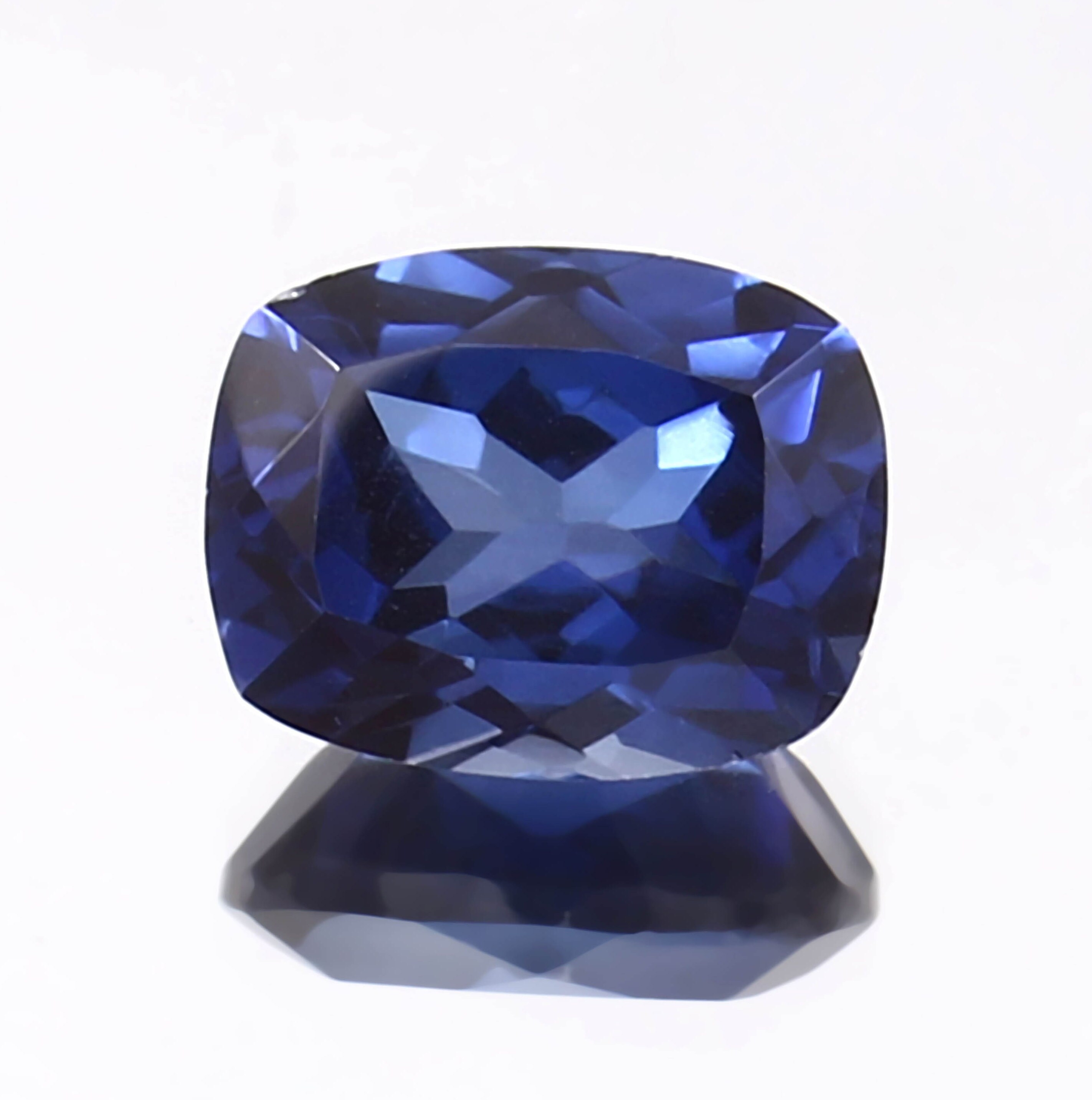 Saphir Bleu Royal De Ceylan Naturel 13,40 Carats – Coussin Excellent – Certifié AGL – Neuf Sans Écrin