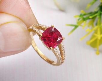 Anello con rubino del Mozambico impeccabile, taglio a cuscino, pietra preziosa simbolo del mese di luglio, gioiello di tendenza.