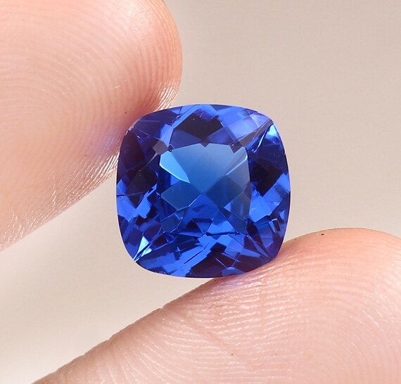 AAA Cornflower Blue Sapphire: 11mm Cushion Cut Gemstone