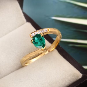 AAA+ Colombian Emerald Ring Pear Gemstone Ring Sterling Silver Ring Gift For Her Emerald Wedding Ring Christmas Gifts May Birthstone Ring