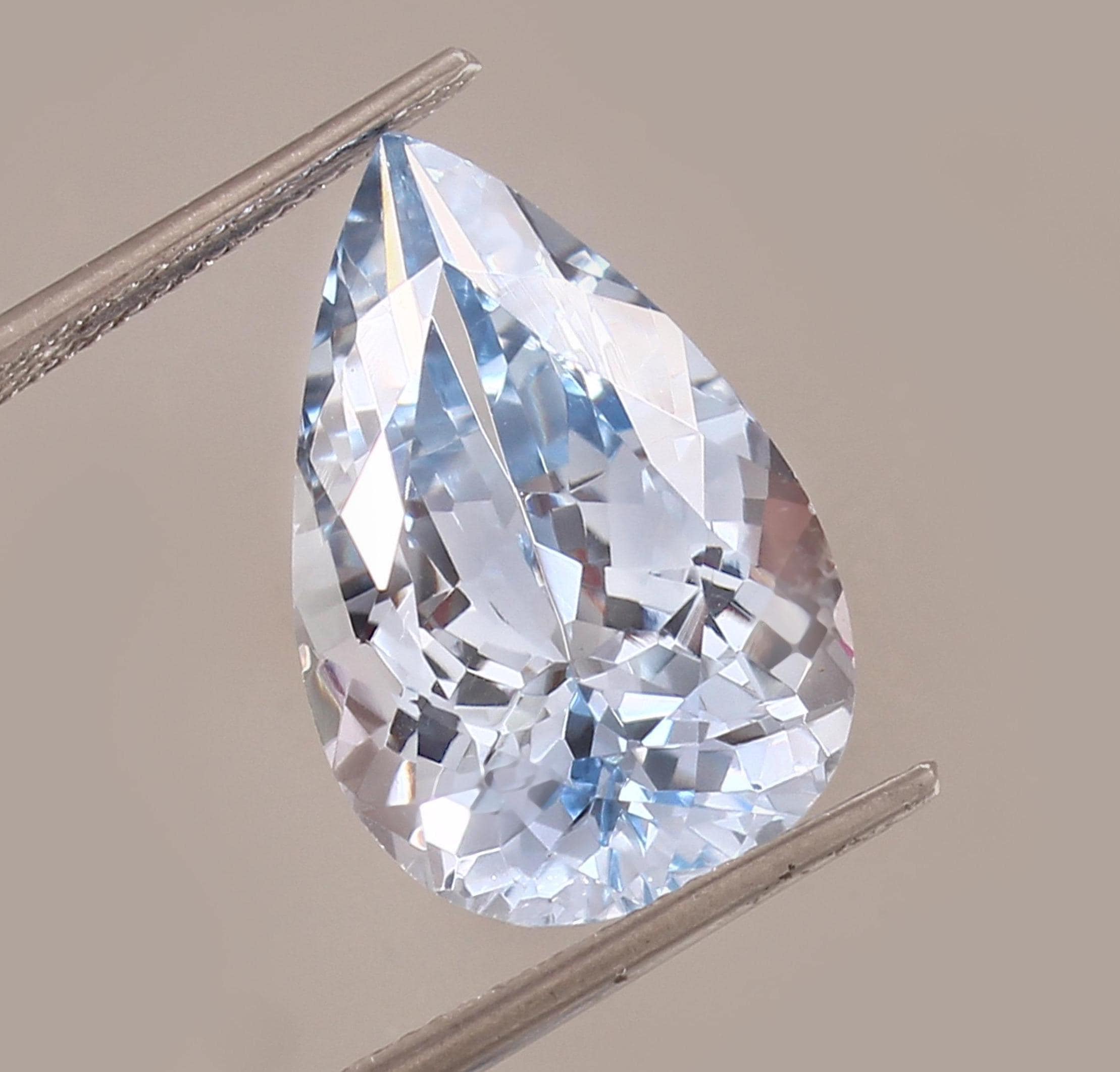 Acquamarina Blu Naturale 9,45 Ct Certificata Brasile 14x10 Mm