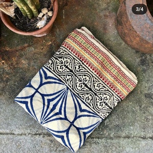Canga de algodão com estampa manual em bloco, estilo boho.