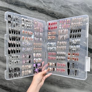 Premere sulla scatola di immagazzinaggio delle unghie / Organizzare il set di unghie finte / Scatola acrilica / Colla sulla scatola delle unghie / Scatola di immagazzinaggio delle unghie finte