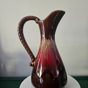 1970&#39;s drip glaze jug vase in brown and red. Mid century pottery vase with handle pitcher. Made in Japan. 70s home decor