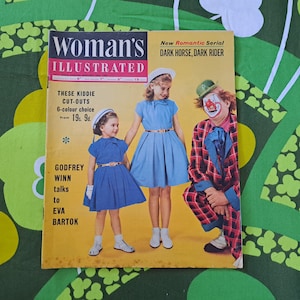 1960s Original Vintage magazine, Woman&#39;s Illustrated, January 1960 magazine. Vintage ephemera. 60s lifestyle, home, cooking, fashion