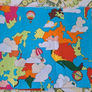 Gute Erde Alexander Henry 2009 | Baumwollstoffrest | 2.2mts x 85cm | Retro Stil Weltkarten helle Heißluftballons