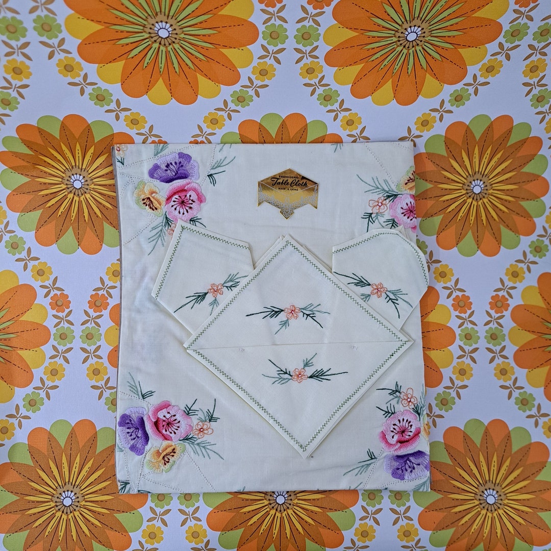 New Vintage Embroidered Cotton Tablecloth Serviettes. Embroidered With