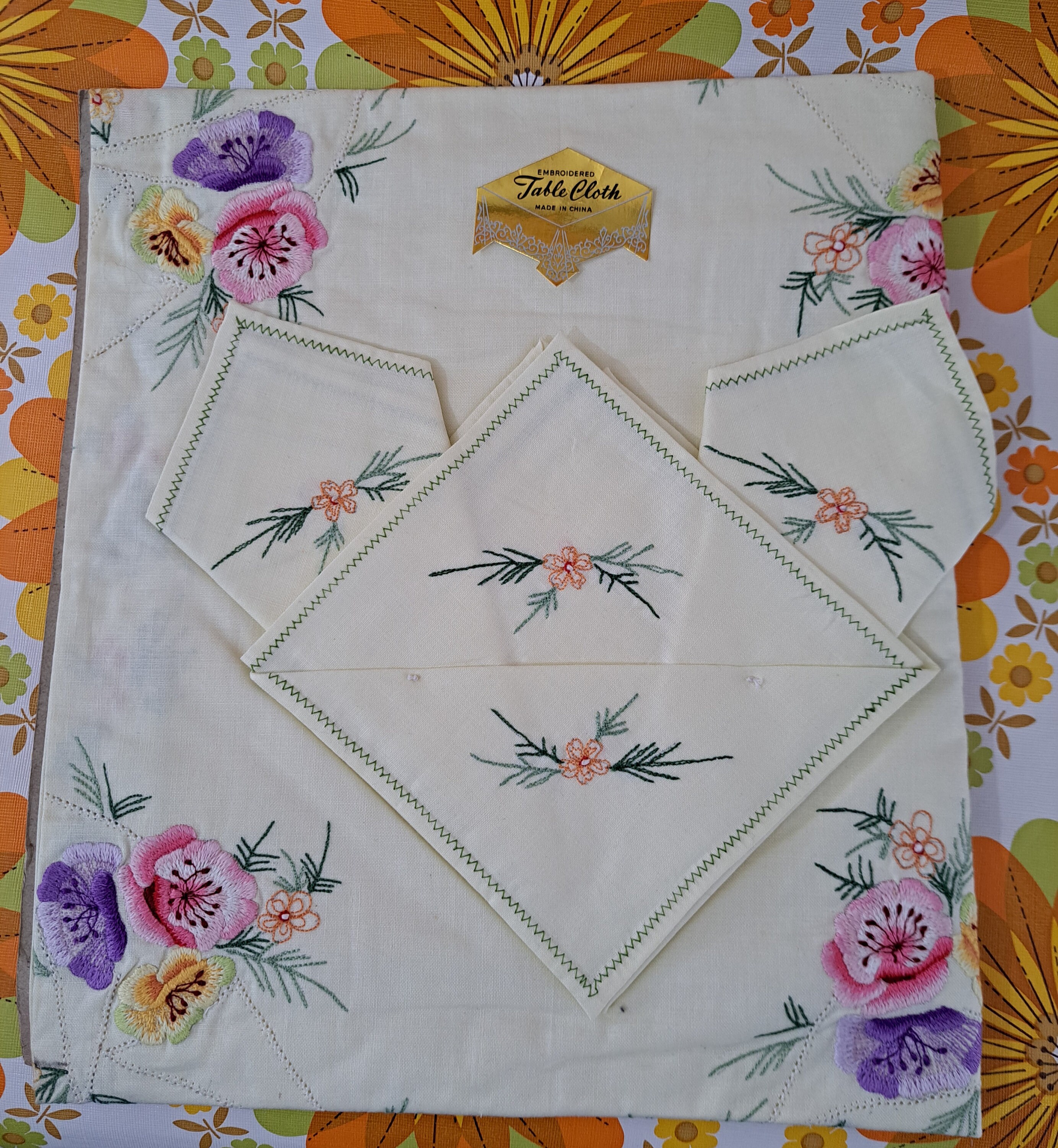 New Vintage Embroidered Cotton Tablecloth Serviettes. Embroidered With