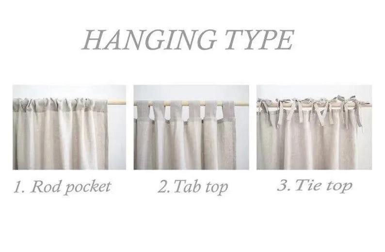 Puede incluir: Imagen que muestra tres estilos diferentes de colgar cortinas: bolsillo para barra, pesta&ntilde;a y lazo. El texto "HANGING TYPE" est&aacute; en la parte superior. Cada estilo se muestra con una cortina de color claro en una barra de madera, demostrando las diferentes formas de colgar cortinas.