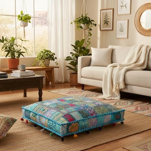 ハンドメイドターコイズパッチワークフロアピローカバー – 瞑想やリビングルームに最適なボヘミアン刺繍クッション、35×35インチ