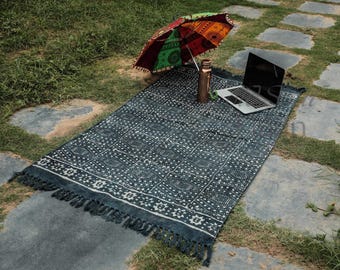 Tapis en coton indigo imprimé à la main : décoration d'intérieur ethnique bohème