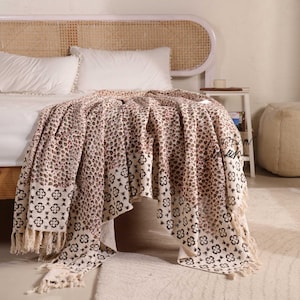 Handvävd bohofilt med blommig kant, leopardmönstrad pläd i vintagestil, dekorativ soffpläd