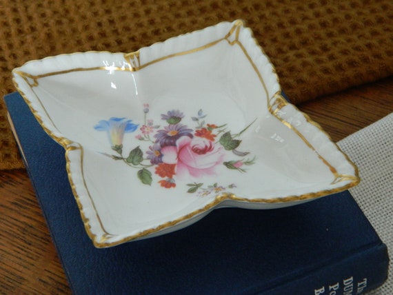Royal Crown Derby Bone China stunning soft floral… - image 1