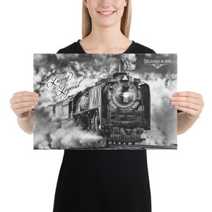 Fotopapierposter - 18&quot; X 12&quot; Glans - UP 844 - Living Legend - Geleverd in 1944 - Union Pacific Railroad World Famous Steam Locomotive