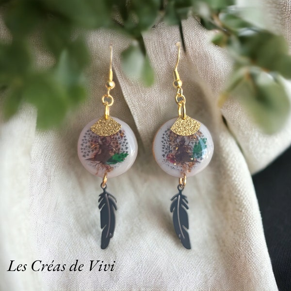 Boucles d'oreille pendantes multicolore et plume noire- Bijoux bohème chic femme best seller