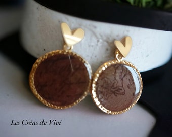 Boucles d'oreilles pendantes forme ronde vintage ecriture ancienne marron et or pour femme avec breloque coeur nouveauté