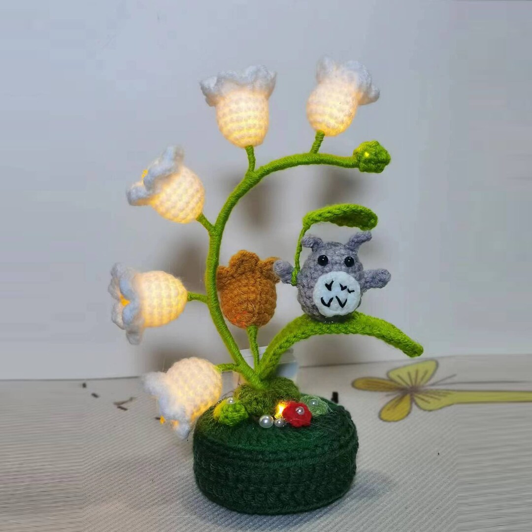 Crochet Lily Lamp, Crochet Lily of the Valley Lamp, Crochet Flower Lamp, Crochet Chinchilla Lamp