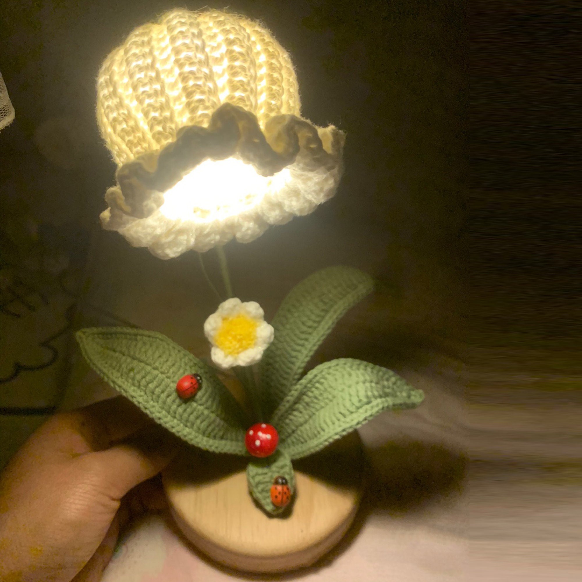 Shellvcase Lily of The Valley Gifts Artificial Flower Lamps for Bedrooms,  Handmade Crochet Flowers Night Light, Lily of The Valley Lamp Gift for  Women