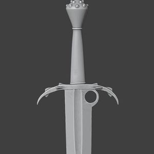 Può includere: Una spada argentata con una punta appuntita e un pomo decorativo con un motivo a stella. La spada ha una guardia con due bracci curvi e un foro circolare al centro.