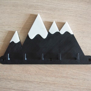 Customizable mountain wall key holder