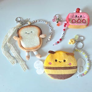 トースト、ハチ、ケーキなどのデザインが入った、パーソナライズされたかわいいキーホルダーポーチ / ミニサイズのかわいいキーホルダーポーチ
