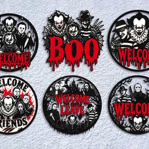 Op de afbeelding: Een collectie van zes ronde en gevormde wandborden met horrorfilmpersonages in zwart-wit met rode accenten. De borden bevatten teksten zoals WELCOME, BOO en WELCOME YOU SHOULD LEAVE, voorzien van druipende bloedeffecten en gedetailleerde illustraties van iconische schurken.
