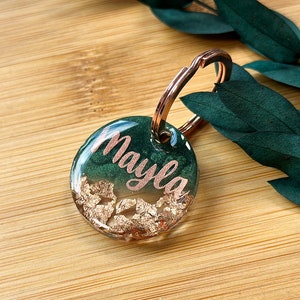 Personalized Dog Tag &#39;Flora&#39; Round - Resin Pendant - Gift Idea for Animal Lovers & Dog Owners - Dog Accessory